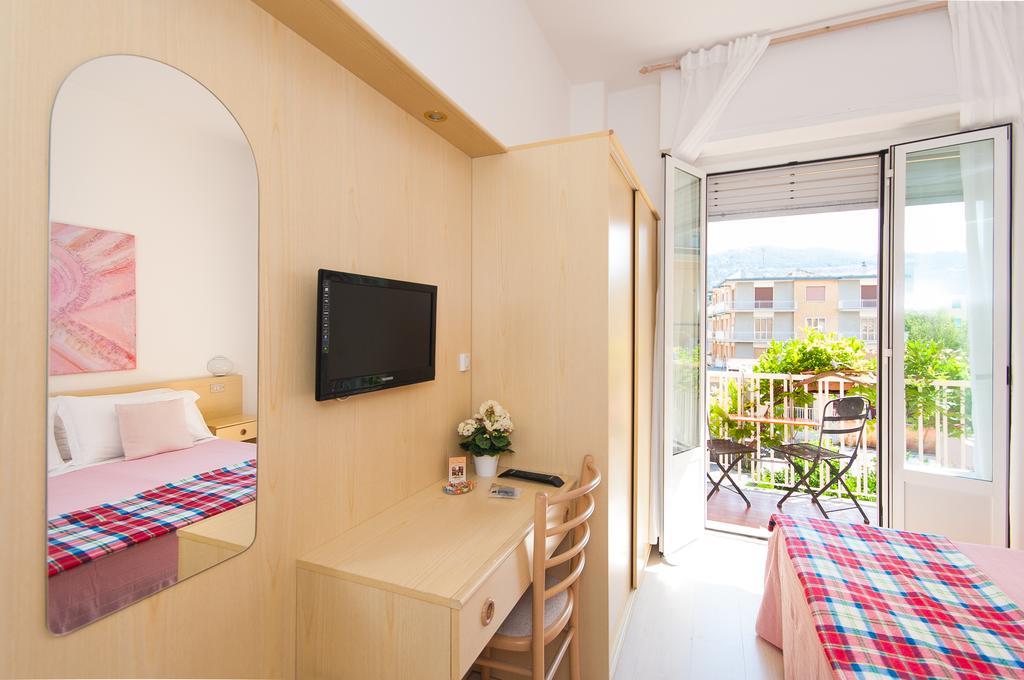 Hotel Giongo Spotorno Ngoại thất bức ảnh
